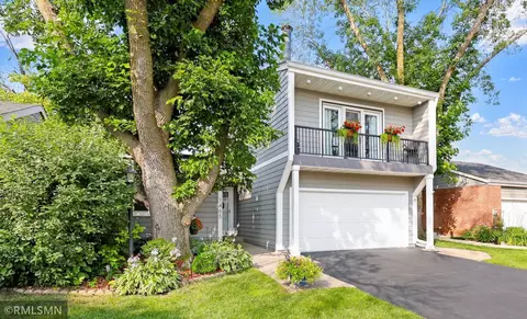 1465 Eastlake Dr, Chaska, MN 55318