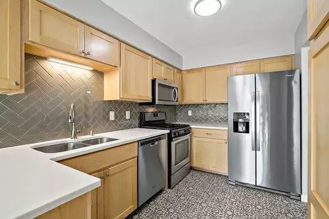 Kitchen - 4693 Ridge Cliff Dr, Eagan, MN 55122 photo 4 of 5