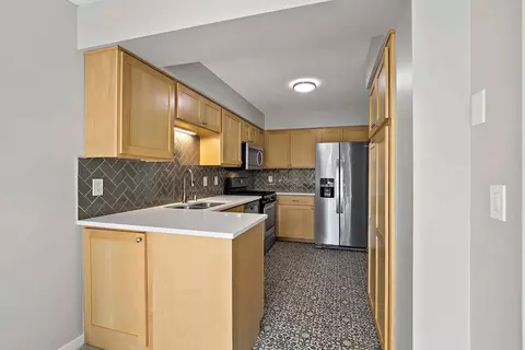 Kitchen - 4693 Ridge Cliff Dr, Eagan, MN 55122 photo 1 of 5