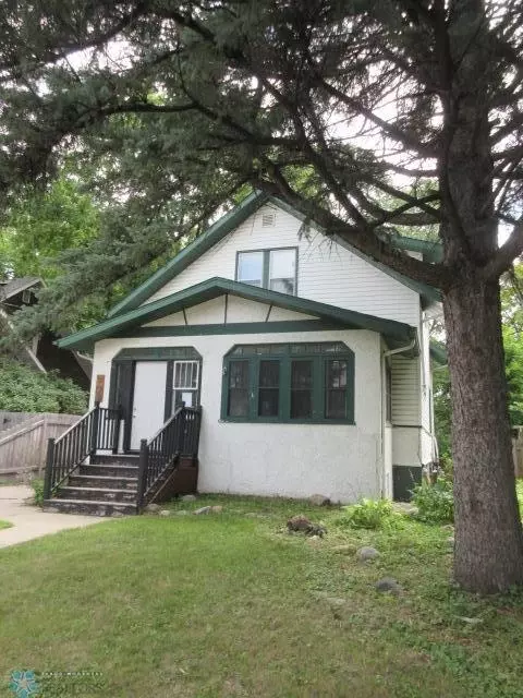 906 University Dr S, Fargo, ND 58103