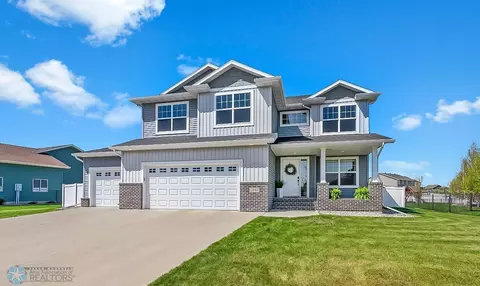 2842 Mcleod Dr E, West Fargo, ND 58078