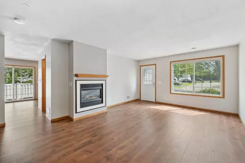 8990 Scarlet Globe Dr, Eden Prairie, MN 55347