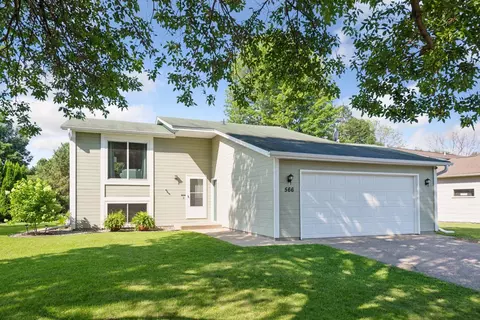 566 Kassel Ln, Chaska, MN 55318
