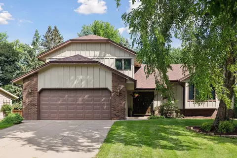 8208 Kentucky Cir, Bloomington, MN 55438