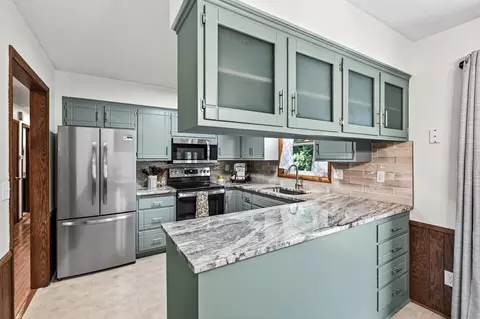 Kitchen - 6080 Bartlett Blvd, Mound, MN 55364 photo 1 of 3