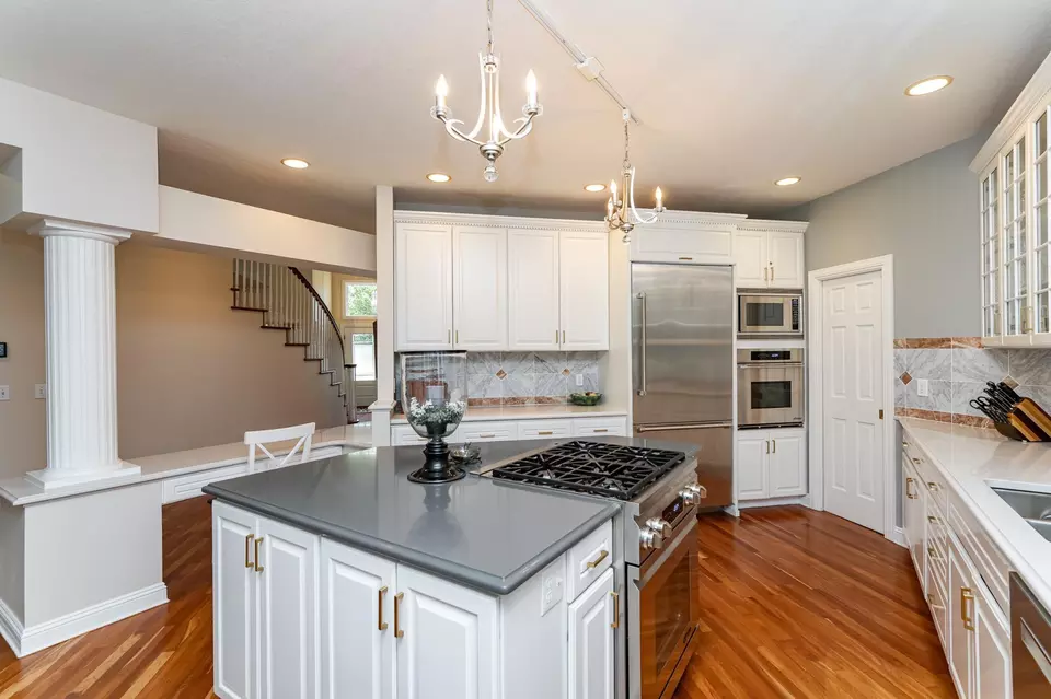 Kitchen - 3324 Fox Hollow Ln SW, Rochester, MN 55902 photo 3 of 4