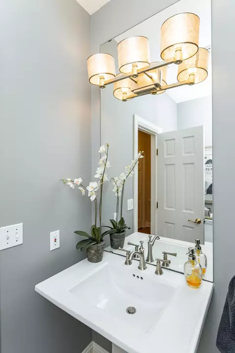 Bath - 3324 Fox Hollow Ln SW, Rochester, MN 55902 photo 1 of 7