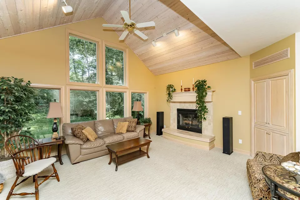 Living - 3324 Fox Hollow Ln SW, Rochester, MN 55902 photo 2 of 2