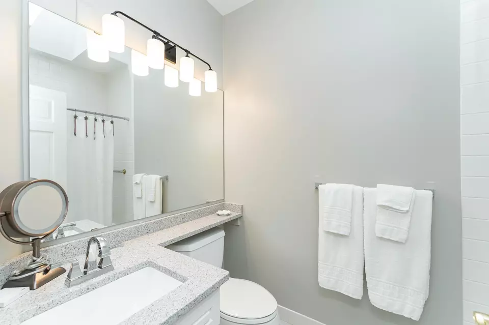 Bath - 3324 Fox Hollow Ln SW, Rochester, MN 55902 photo 6 of 7