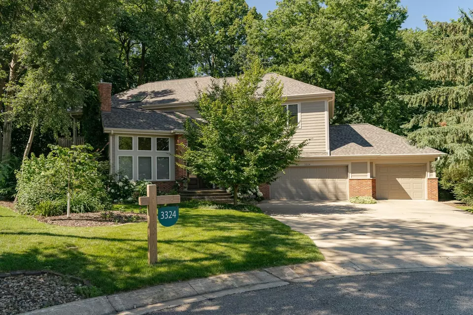 Exterior - 3324 Fox Hollow Ln SW, Rochester, MN 55902 photo 4 of 9