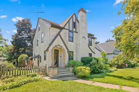 732 Montana Ave E, Saint Paul, MN 55106