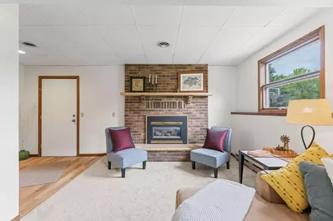 Living - 1719 Buckingham Path, Faribault, MN 55021 photo 3 of 6