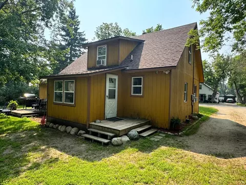 Exterior - 803 Pine St, Park Rapids, MN 56470 photo 3 of 4