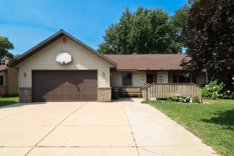 618 Koronis Ave, Paynesville, MN 56362