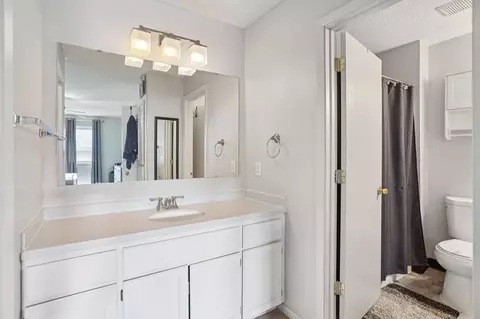 Bath - 3839 Windcrest Ct, Eagan, MN 55123 photo 3 of 6