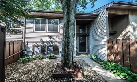 101 River Woods Ln, Burnsville, MN 55337