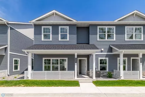 5881 41 St S, Fargo, ND 58104