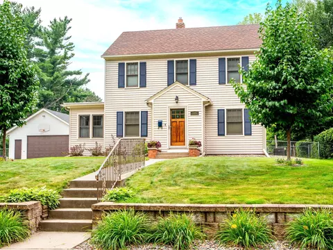 515 5th St W, Hastings, MN 55033