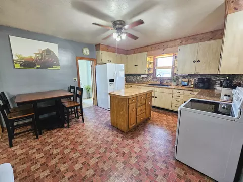 Kitchen - 1250 Oak St, Wabasso, MN 56293 photo 2 of 2