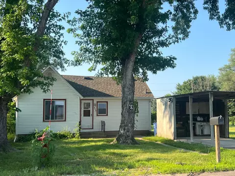 406 21st St NW, Faribault, MN 55021