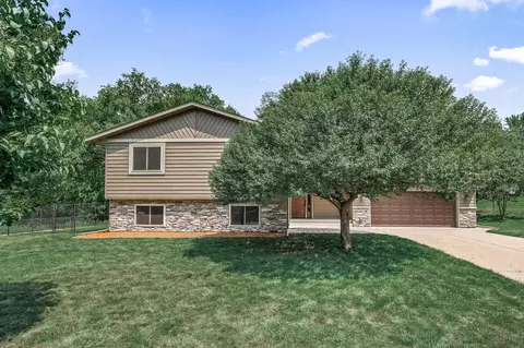 6601 Barberry Ln, Eden Prairie, MN 55346