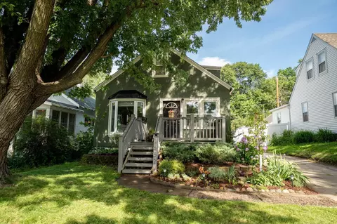 1652 Fernwood St, Saint Paul, MN 55108