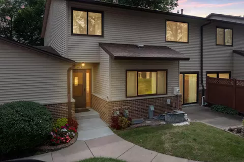 4074 Foss Rd, Saint Anthony, MN 55421