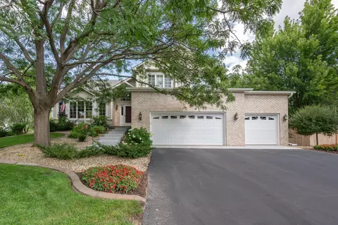 17712 Cascade Dr, Eden Prairie, MN 55347