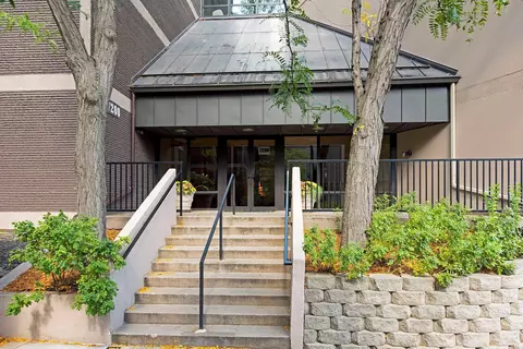 7200 York Ave S #423, Edina, MN 55435