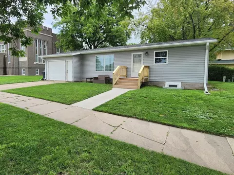 518 Cherry St, Lakefield, MN 56150