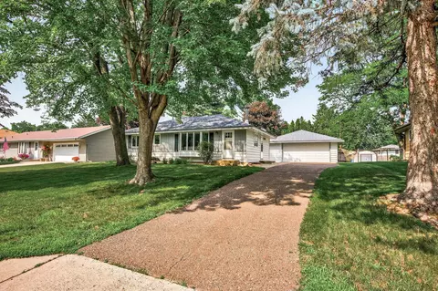 8761 Indahl Ave S, Cottage Grove, MN 55016