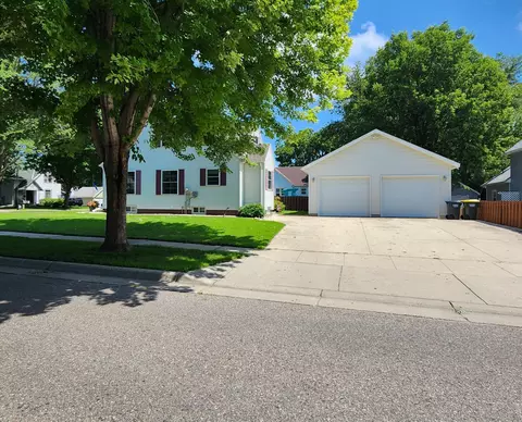 Exterior - 302 Trott Ave SE, Willmar, MN 56201 photo 5 of 6