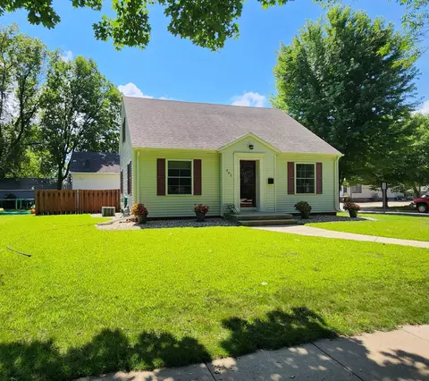 Exterior - 302 Trott Ave SE, Willmar, MN 56201 photo 3 of 6