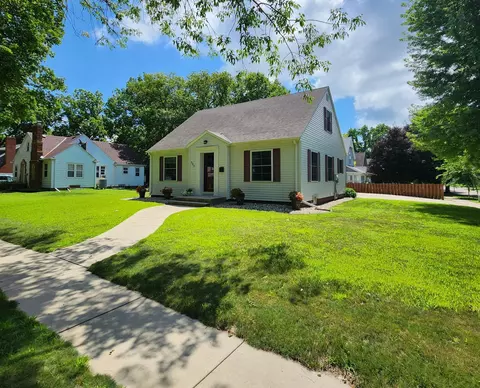 Exterior - 302 Trott Ave SE, Willmar, MN 56201 photo 2 of 6