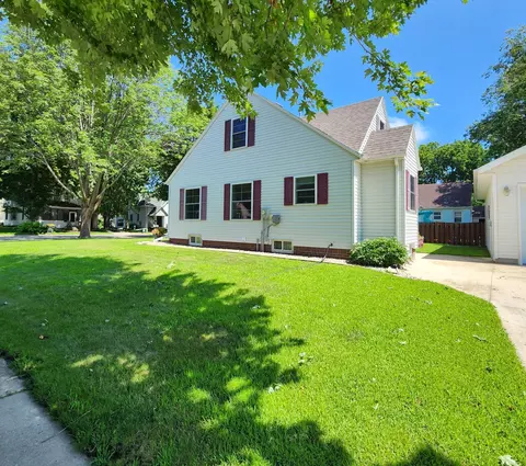 Exterior - 302 Trott Ave SE, Willmar, MN 56201 photo 6 of 6