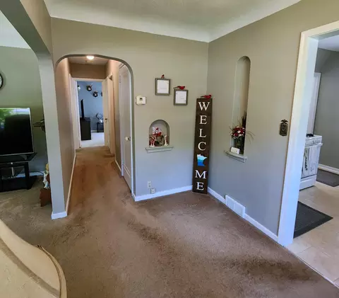 Entry Way - 302 Trott Ave SE, Willmar, MN 56201 photo 2 of 3