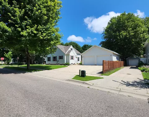 302 Trott Ave SE, Willmar, MN 56201