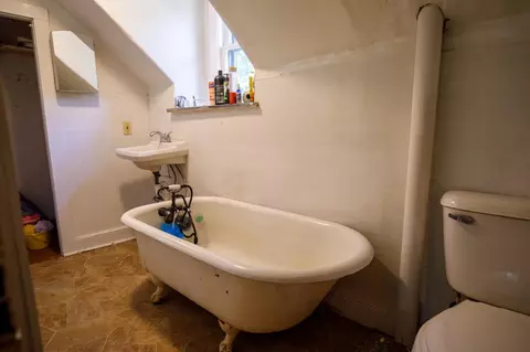 Bath - 1113 Pine St, Brainerd, MN 56401 photo 2 of 2