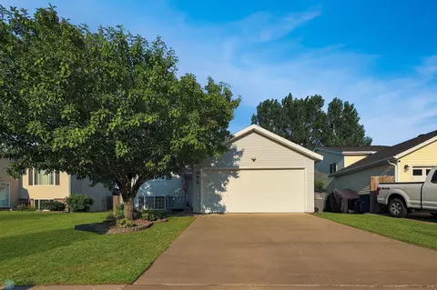 3418 39th St S, Moorhead, MN 56560