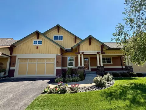 15653 Cobblestone Lake Pkwy, Apple Valley, MN 55124