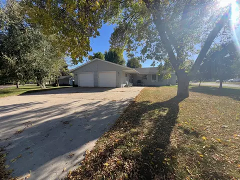 161 Hillcrest Ave, Spicer, MN 56288