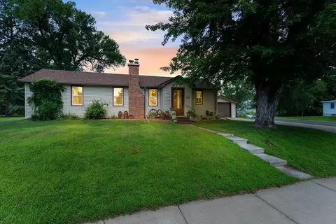 326 4th Ave NE, Cambridge, MN 55008