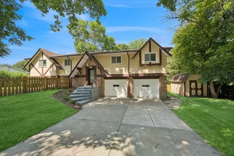 2469 Dunlap St N, Roseville, MN 55113