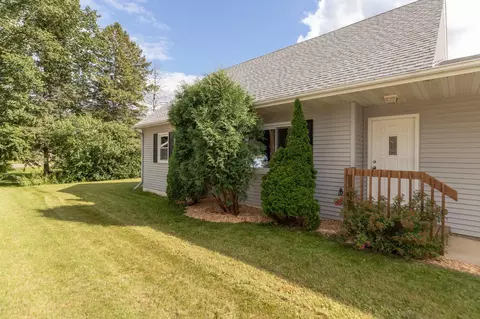 705 1st Ave SW, Pine Island, MN 55963