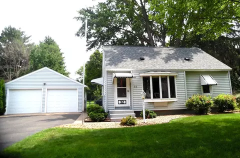 32 Center Rd, Circle Pines, MN 55014
