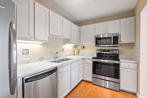 10411 Cedar Lake Rd #413, Minnetonka, MN 55305