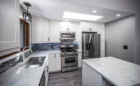 Kitchen - 917 Jefferson Ln, Eagan, MN 55123 photo 2 of 2