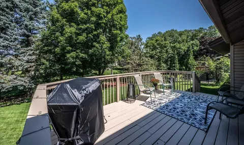 Exterior - 917 Jefferson Ln, Eagan, MN 55123 photo 5 of 7