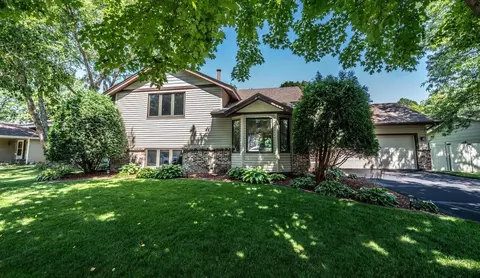 917 Jefferson Ln, Eagan, MN 55123