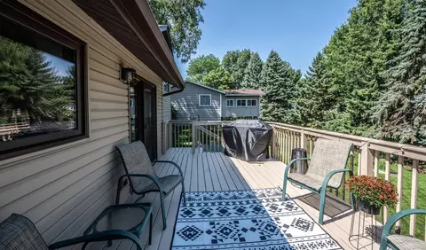 Exterior - 917 Jefferson Ln, Eagan, MN 55123 photo 6 of 7